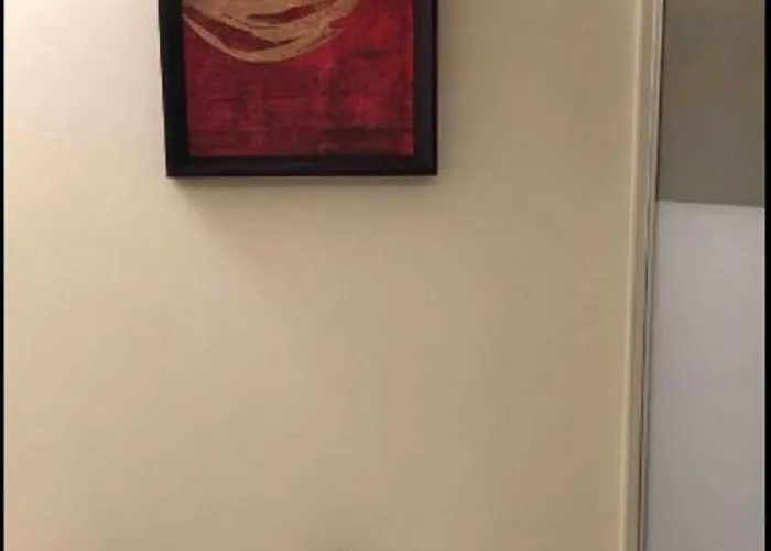 Cozy & Spacious Suite With Private Bathroom Near Toronto Airport !