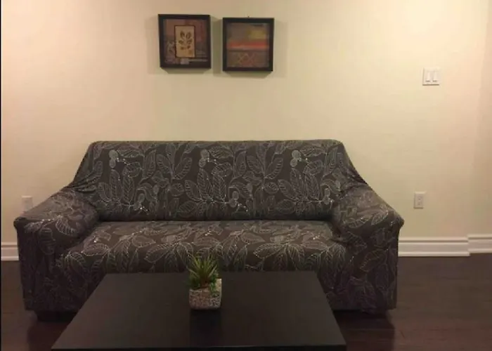 Cozy & Spacious Suite With Private Bathroom Near Toronto Airport !