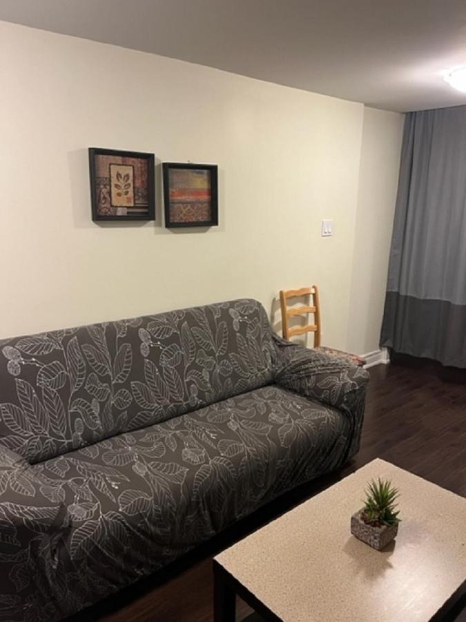 Cozy & Spacious With Private Bathroom Near Toronto Airport ! * Mississauga