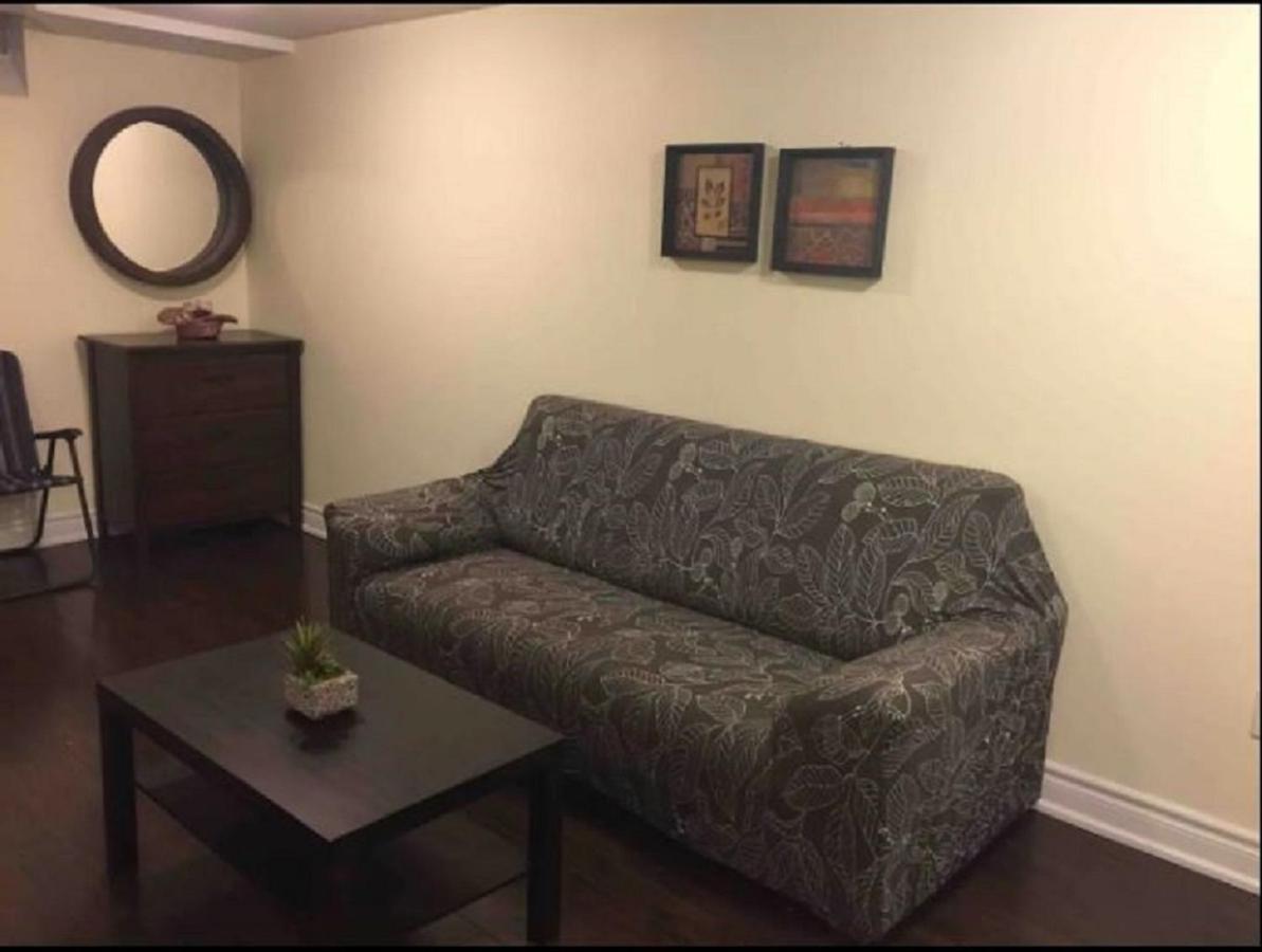 Cozy & Spacious With Private Bathroom Near Toronto Airport ! Mississauga