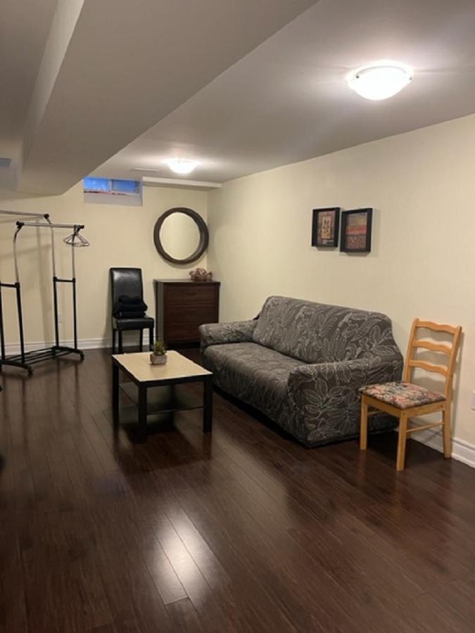 Holiday home Cozy & Spacious With Private Bathroom Near Toronto Airport !