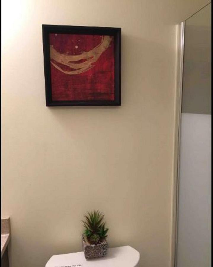Cozy & Spacious With Private Bathroom Near Toronto Airport ! Mississauga